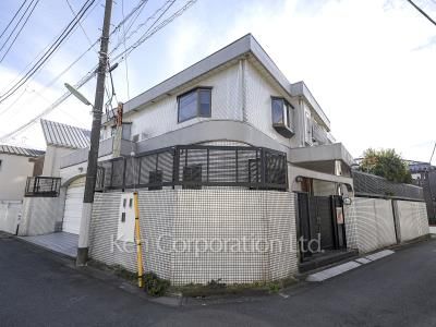 居住空間の憧れを満たす贅沢 豪邸を借りて住まう Kenの高級賃貸物件特集