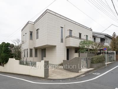 居住空間の憧れを満たす贅沢 豪邸を借りて住まう Kenの高級賃貸物件特集